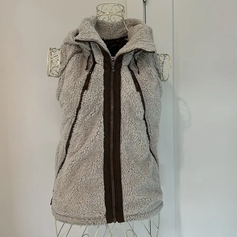 Kuhl Flight women’s size small cream pile fleece full zip packable hood vest